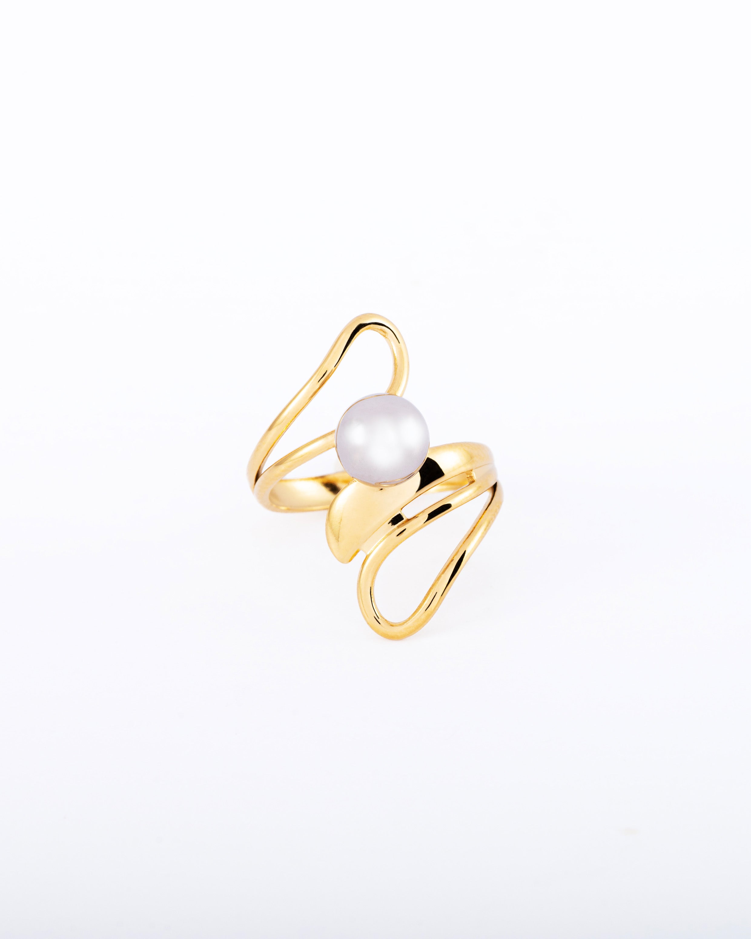 18K gold plated sculptural wave ring with silver pearl centre — HYFN