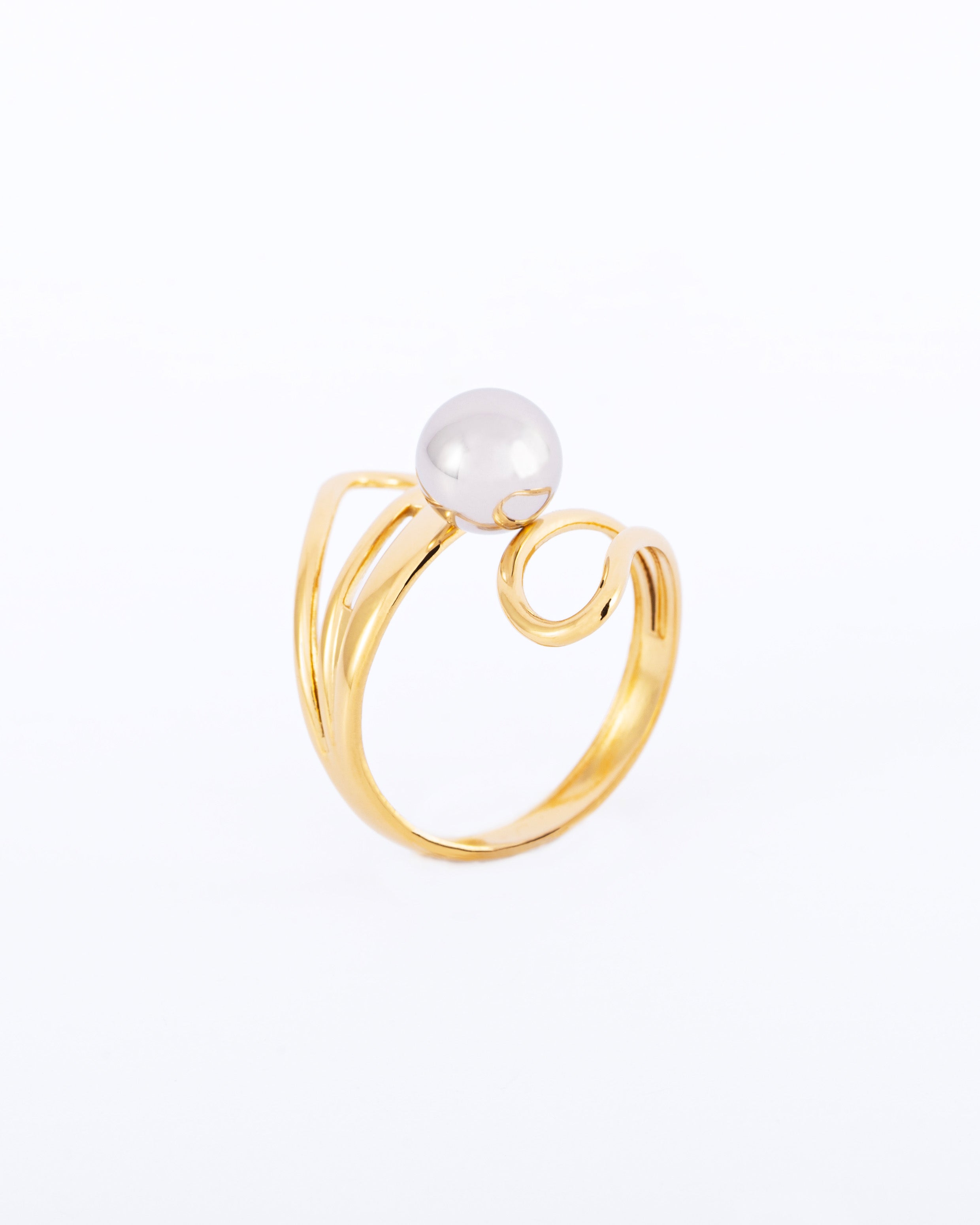 18K gold plated asymmetrical swirl ring with freshwater silver pearl — HYFN