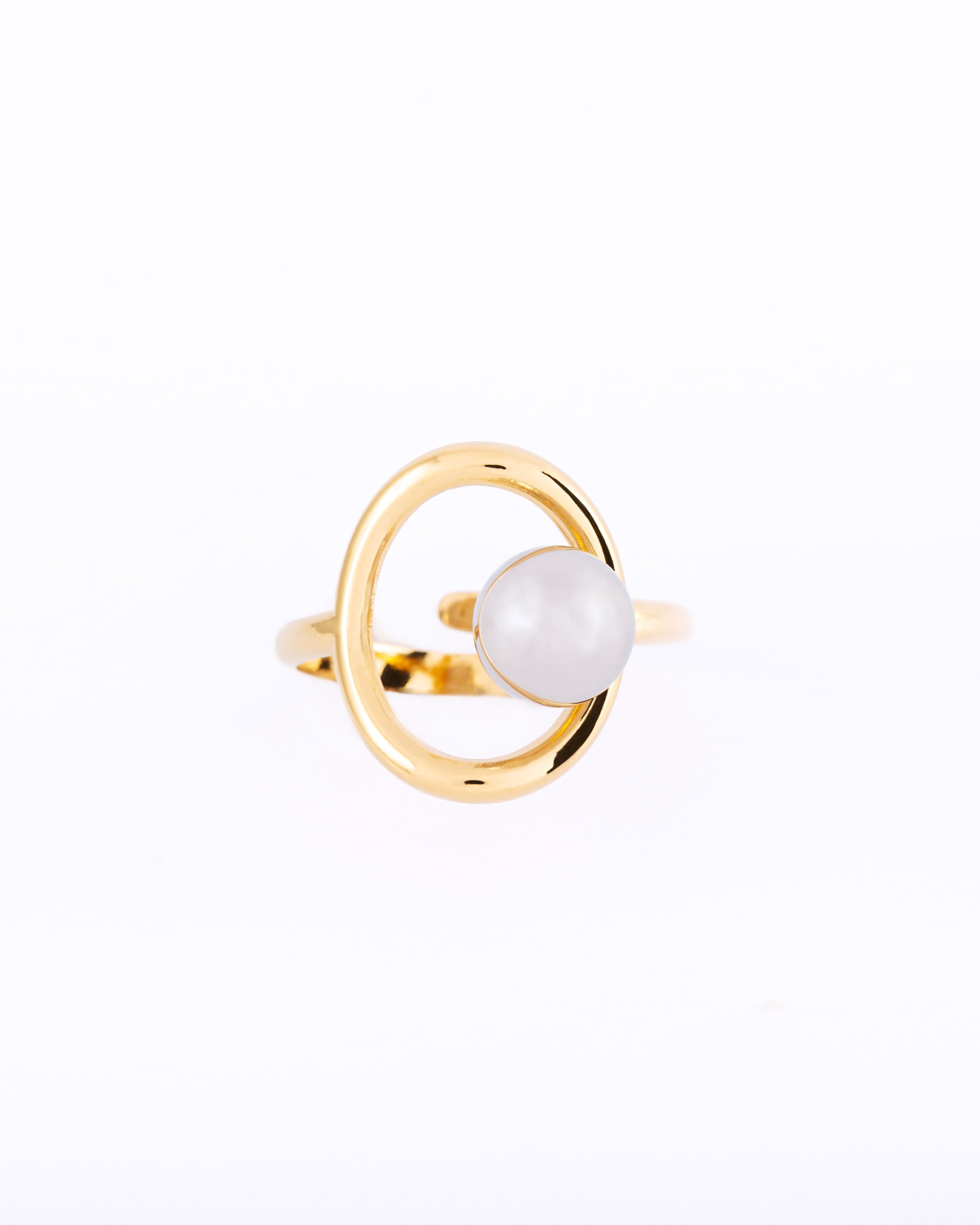 18K gold plated circular halo adjustable ring with silver pearl centre — HYFN